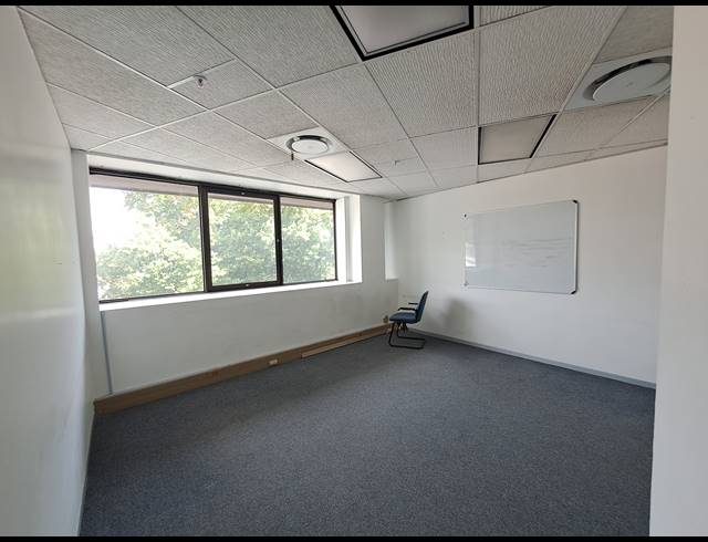 155M² OFFICE TO LET IN DUNKELD WEST